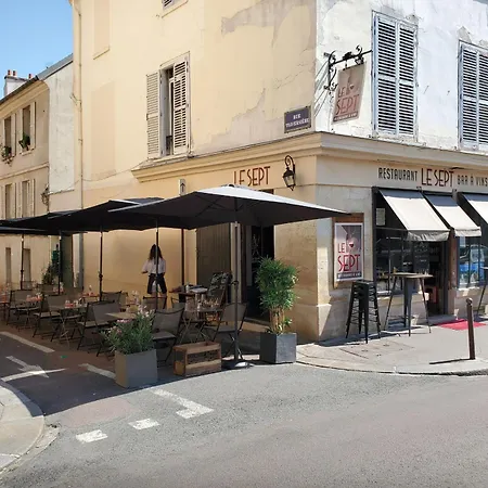 à - Le Petit Montreuil Appartement *